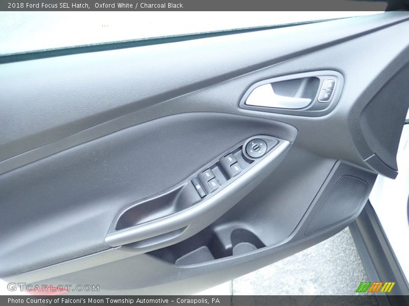 Oxford White / Charcoal Black 2018 Ford Focus SEL Hatch
