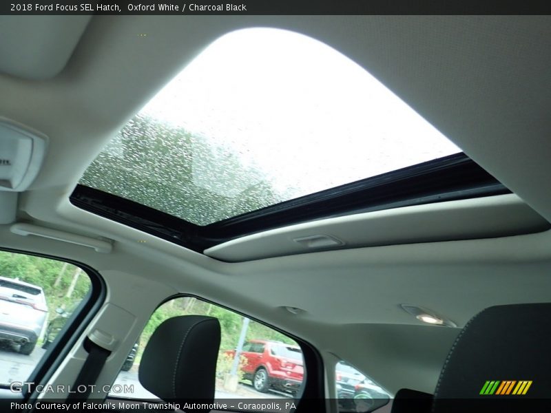 Oxford White / Charcoal Black 2018 Ford Focus SEL Hatch