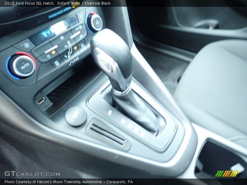 Oxford White / Charcoal Black 2018 Ford Focus SEL Hatch
