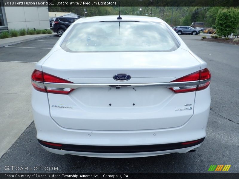 Oxford White / Medium Light Stone 2018 Ford Fusion Hybrid SE