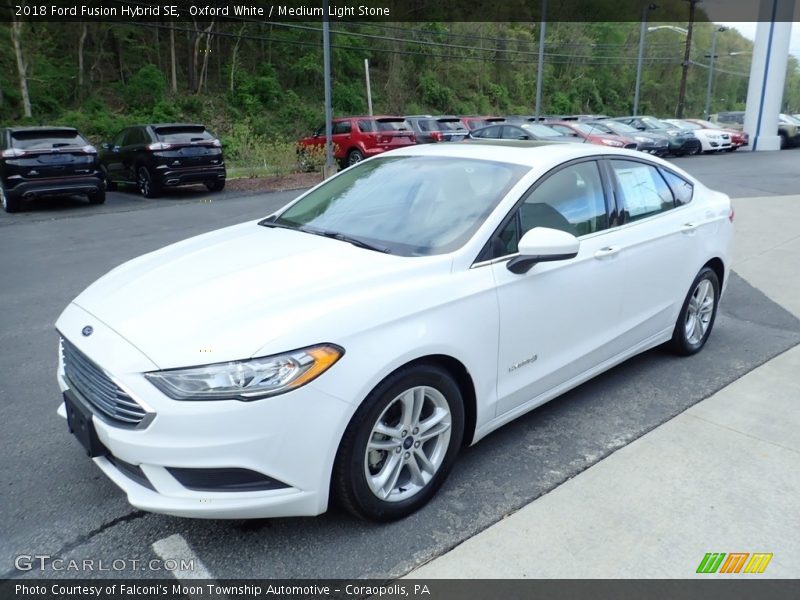 Oxford White / Medium Light Stone 2018 Ford Fusion Hybrid SE