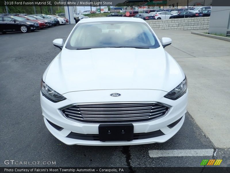 Oxford White / Medium Light Stone 2018 Ford Fusion Hybrid SE
