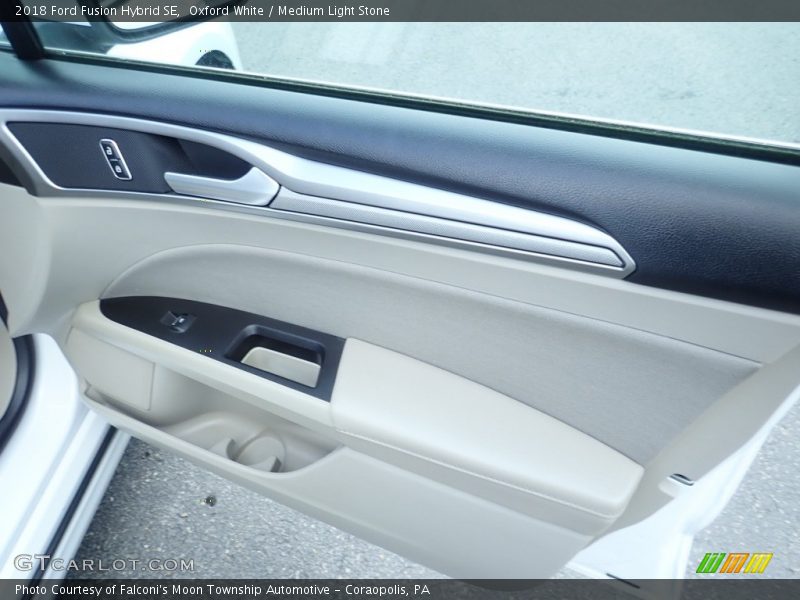 Oxford White / Medium Light Stone 2018 Ford Fusion Hybrid SE