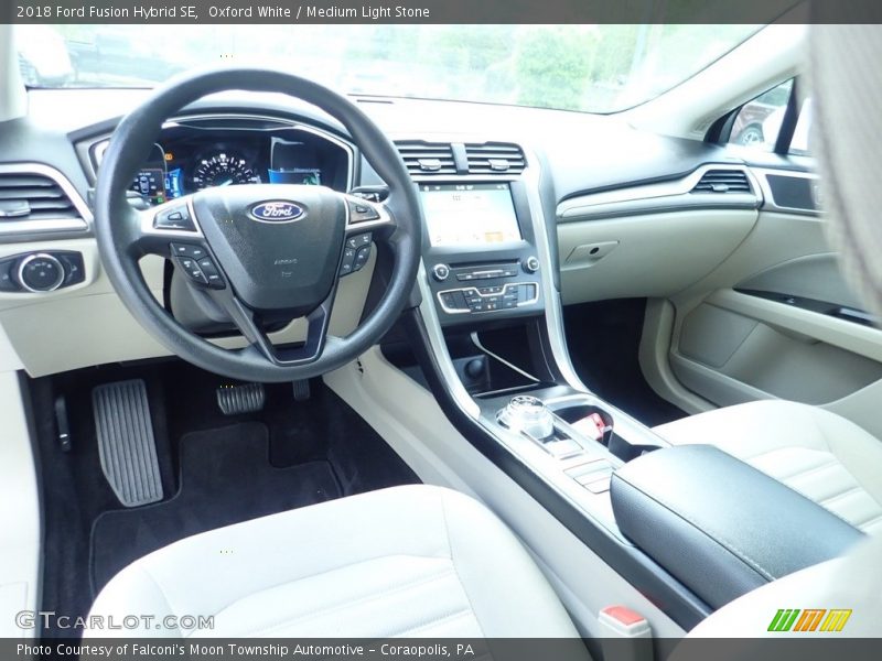 Oxford White / Medium Light Stone 2018 Ford Fusion Hybrid SE
