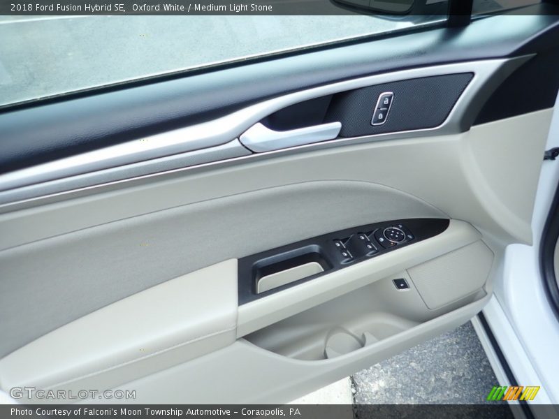 Oxford White / Medium Light Stone 2018 Ford Fusion Hybrid SE