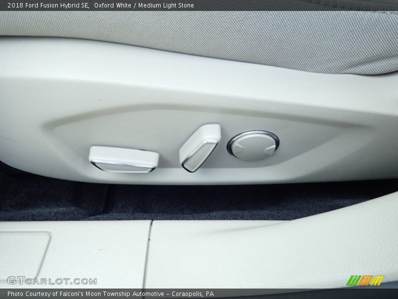 Oxford White / Medium Light Stone 2018 Ford Fusion Hybrid SE