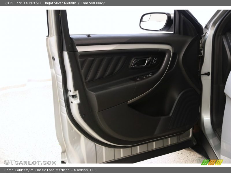 Ingot Silver Metallic / Charcoal Black 2015 Ford Taurus SEL