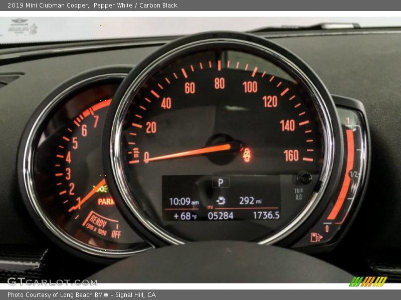 Pepper White / Carbon Black 2019 Mini Clubman Cooper