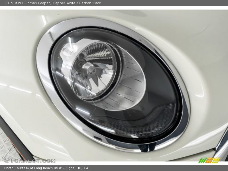Pepper White / Carbon Black 2019 Mini Clubman Cooper
