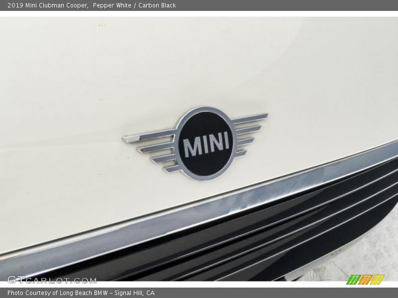 Pepper White / Carbon Black 2019 Mini Clubman Cooper