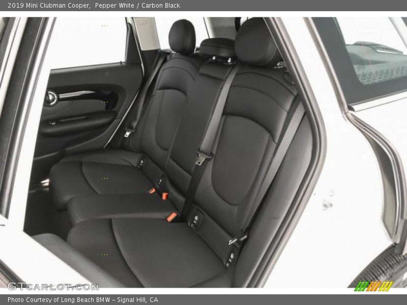 Pepper White / Carbon Black 2019 Mini Clubman Cooper