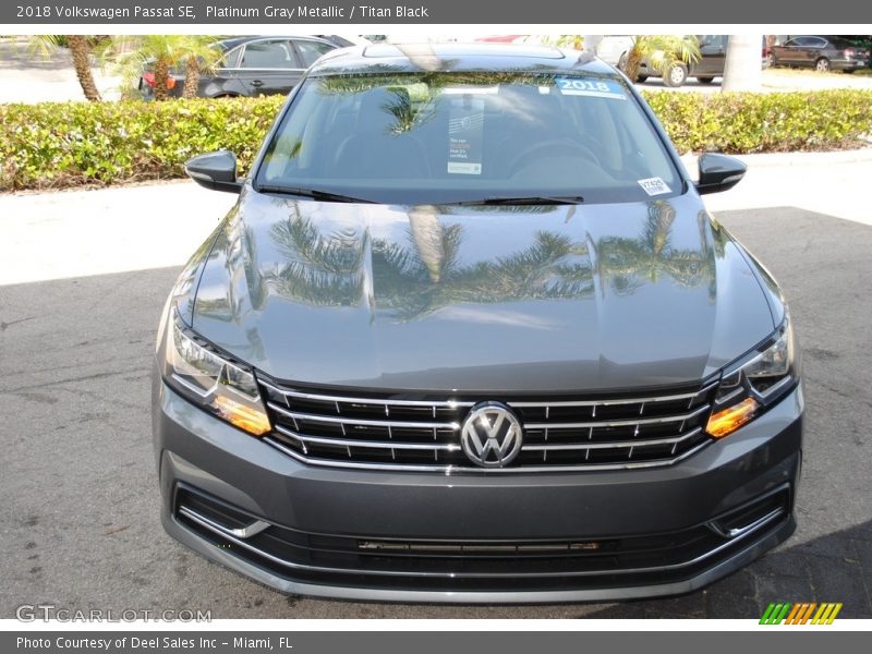 Platinum Gray Metallic / Titan Black 2018 Volkswagen Passat SE