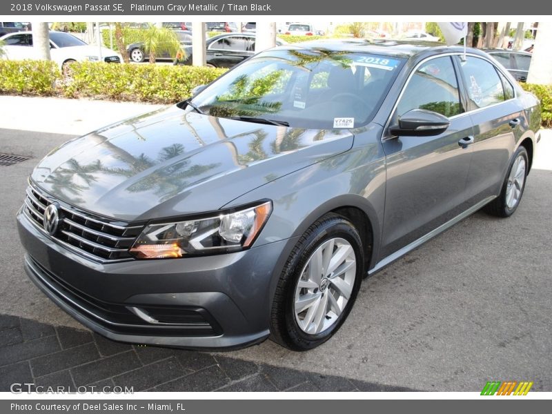 Platinum Gray Metallic / Titan Black 2018 Volkswagen Passat SE