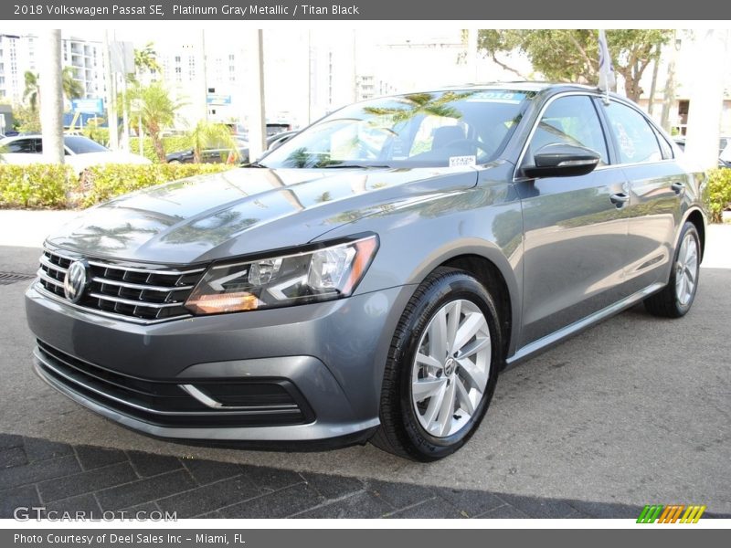 Platinum Gray Metallic / Titan Black 2018 Volkswagen Passat SE