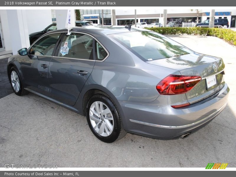 Platinum Gray Metallic / Titan Black 2018 Volkswagen Passat SE