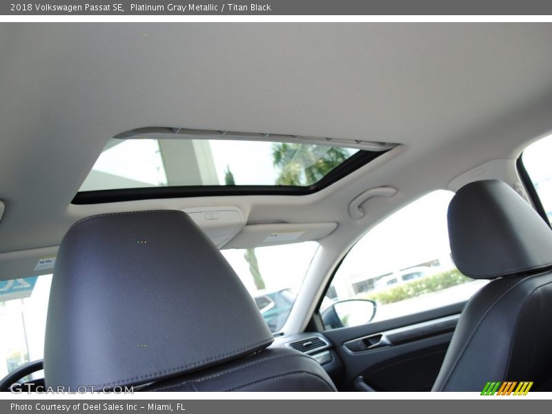 Platinum Gray Metallic / Titan Black 2018 Volkswagen Passat SE