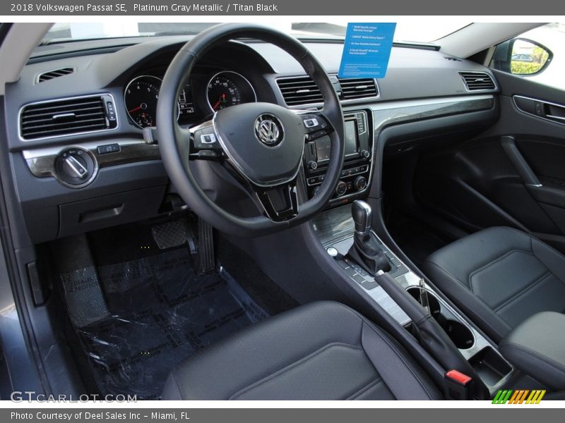 Platinum Gray Metallic / Titan Black 2018 Volkswagen Passat SE