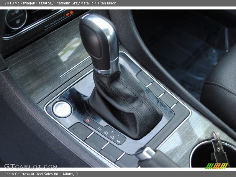 Platinum Gray Metallic / Titan Black 2018 Volkswagen Passat SE