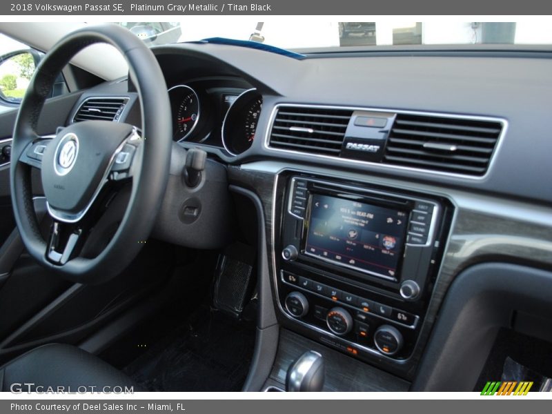 Platinum Gray Metallic / Titan Black 2018 Volkswagen Passat SE