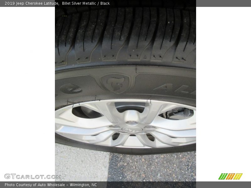 Billet Silver Metallic / Black 2019 Jeep Cherokee Latitude