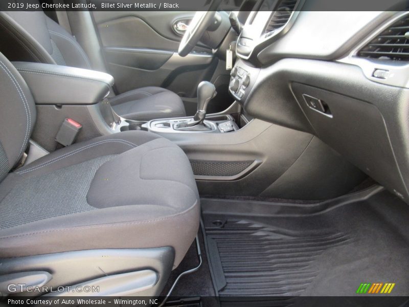 Billet Silver Metallic / Black 2019 Jeep Cherokee Latitude