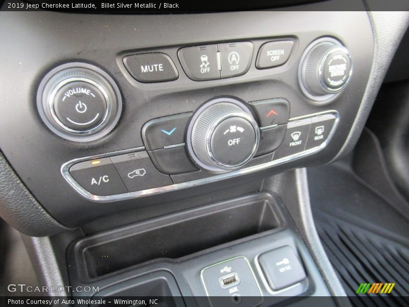 Billet Silver Metallic / Black 2019 Jeep Cherokee Latitude