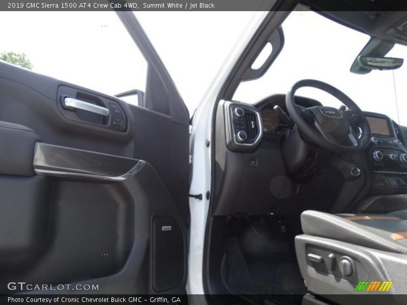 Summit White / Jet Black 2019 GMC Sierra 1500 AT4 Crew Cab 4WD