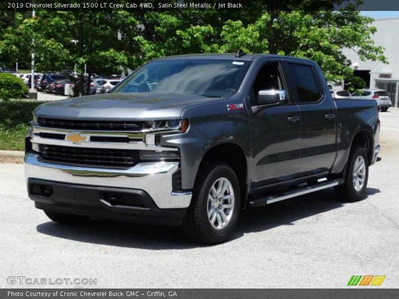 Front 3/4 View of 2019 Silverado 1500 LT Crew Cab 4WD