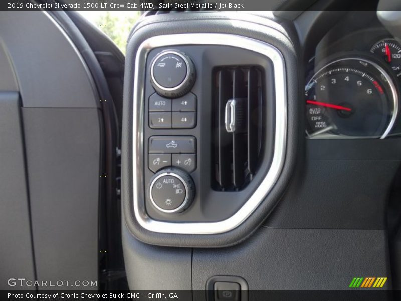 Controls of 2019 Silverado 1500 LT Crew Cab 4WD