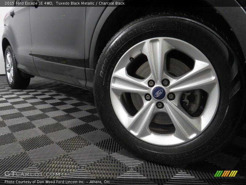 Tuxedo Black Metallic / Charcoal Black 2015 Ford Escape SE 4WD