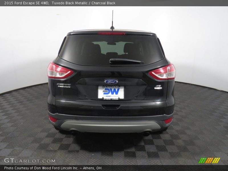 Tuxedo Black Metallic / Charcoal Black 2015 Ford Escape SE 4WD