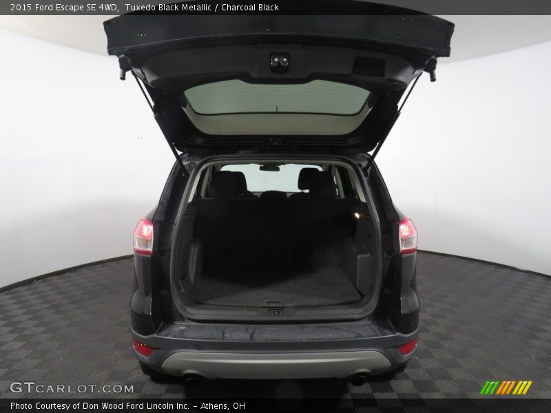Tuxedo Black Metallic / Charcoal Black 2015 Ford Escape SE 4WD