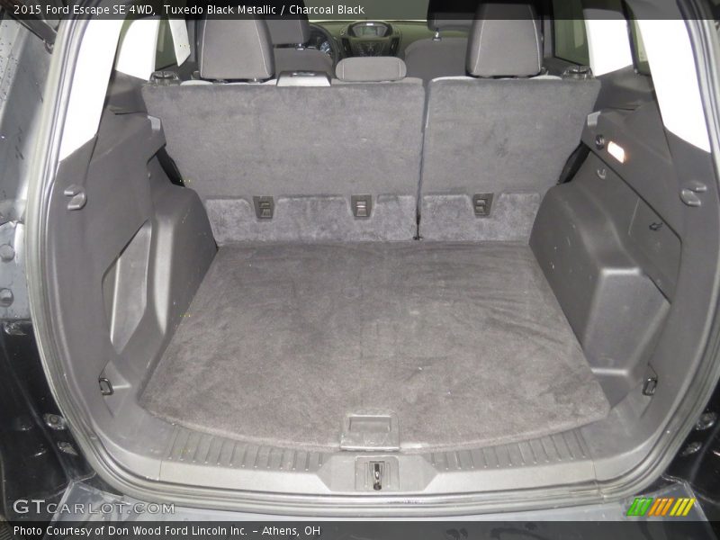 Tuxedo Black Metallic / Charcoal Black 2015 Ford Escape SE 4WD