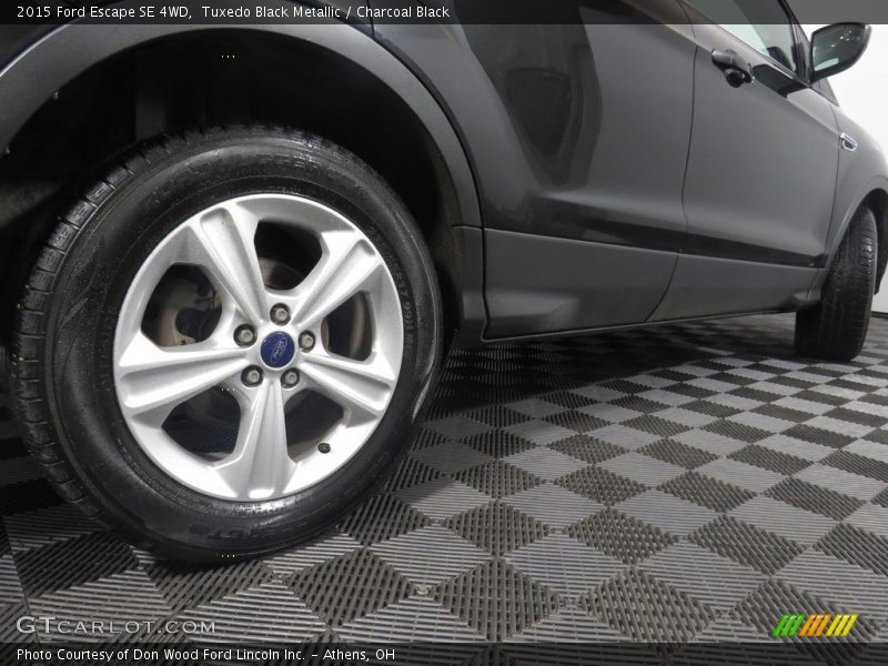 Tuxedo Black Metallic / Charcoal Black 2015 Ford Escape SE 4WD