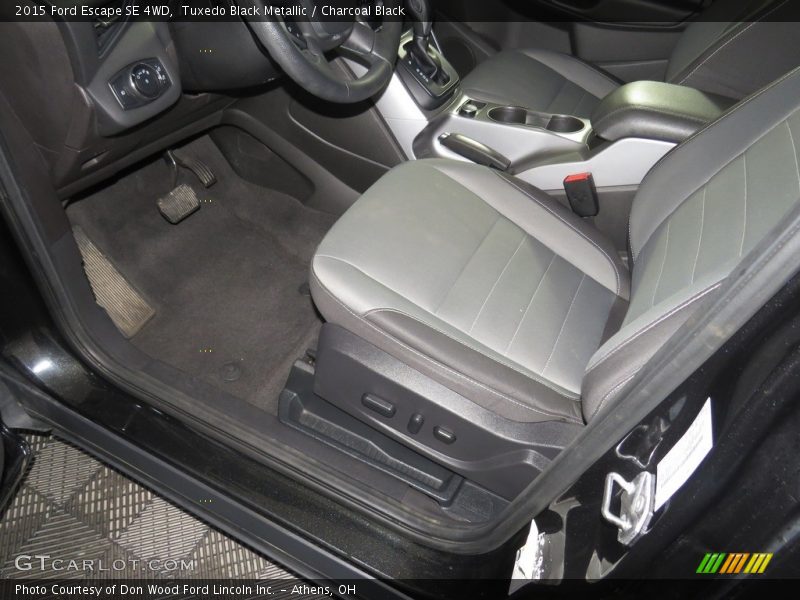 Tuxedo Black Metallic / Charcoal Black 2015 Ford Escape SE 4WD