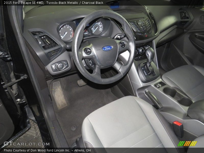 Tuxedo Black Metallic / Charcoal Black 2015 Ford Escape SE 4WD