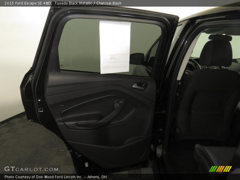 Tuxedo Black Metallic / Charcoal Black 2015 Ford Escape SE 4WD