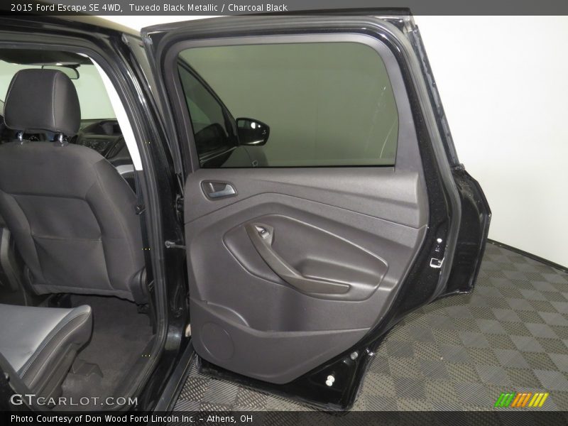 Tuxedo Black Metallic / Charcoal Black 2015 Ford Escape SE 4WD