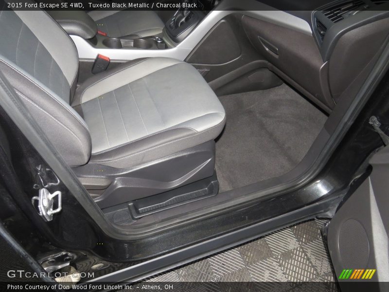 Tuxedo Black Metallic / Charcoal Black 2015 Ford Escape SE 4WD
