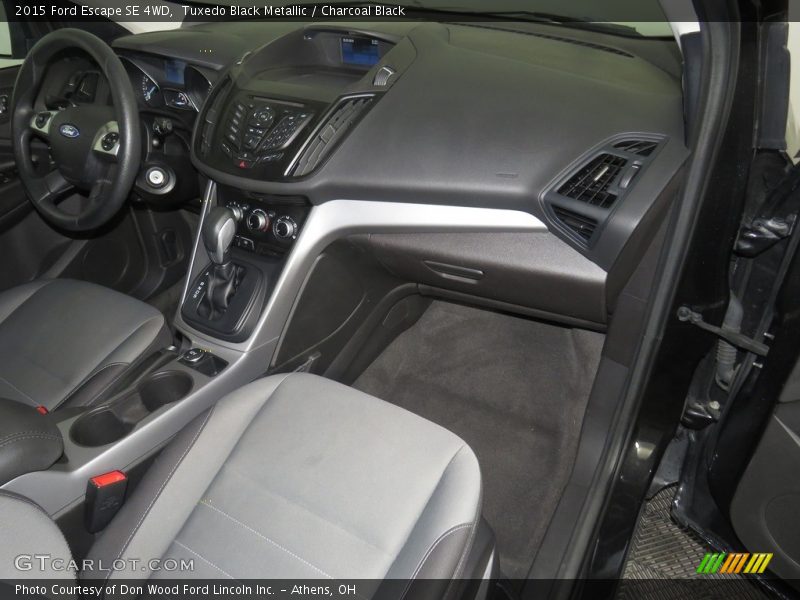 Tuxedo Black Metallic / Charcoal Black 2015 Ford Escape SE 4WD