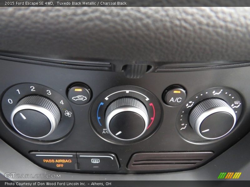 Tuxedo Black Metallic / Charcoal Black 2015 Ford Escape SE 4WD