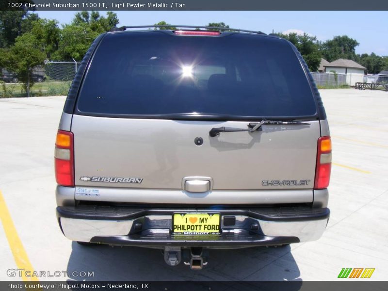 Light Pewter Metallic / Tan 2002 Chevrolet Suburban 1500 LT