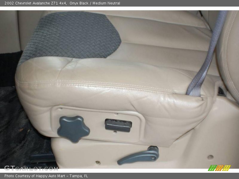 Onyx Black / Medium Neutral 2002 Chevrolet Avalanche Z71 4x4