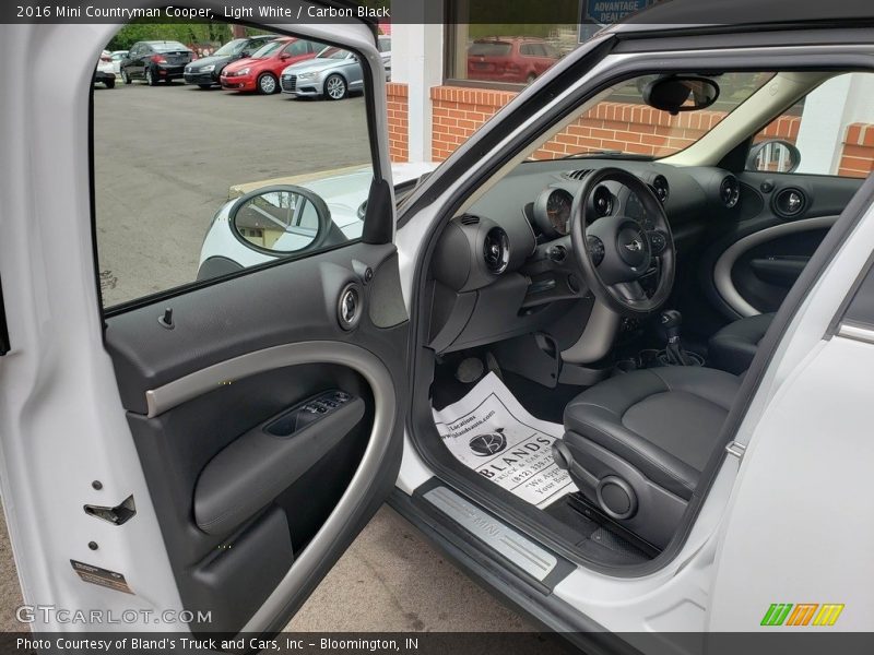 Light White / Carbon Black 2016 Mini Countryman Cooper