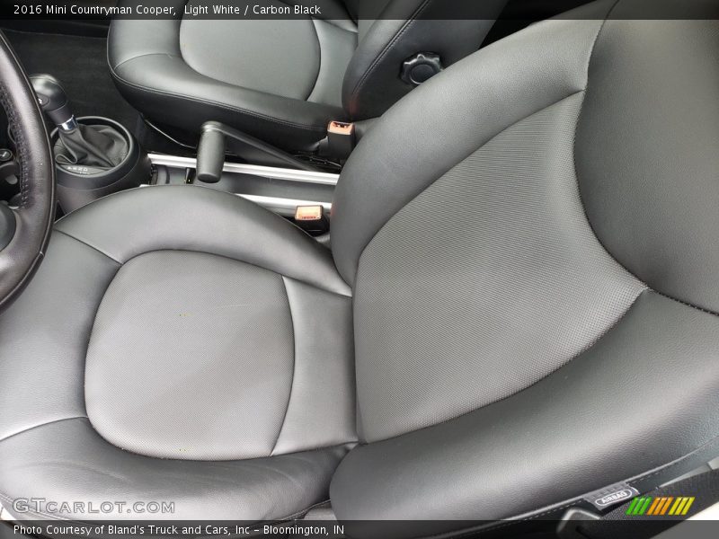 Light White / Carbon Black 2016 Mini Countryman Cooper