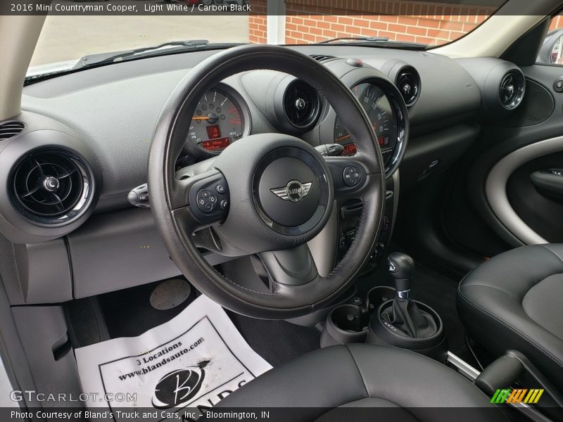 Light White / Carbon Black 2016 Mini Countryman Cooper