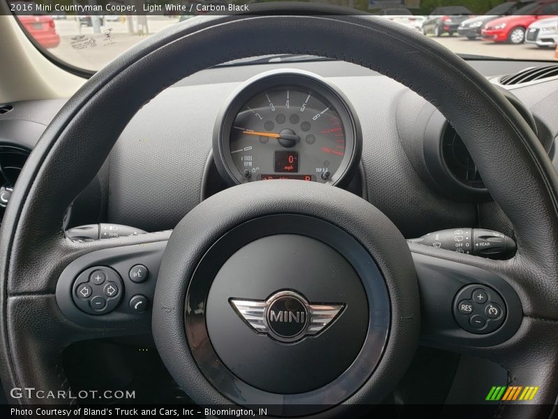 Light White / Carbon Black 2016 Mini Countryman Cooper