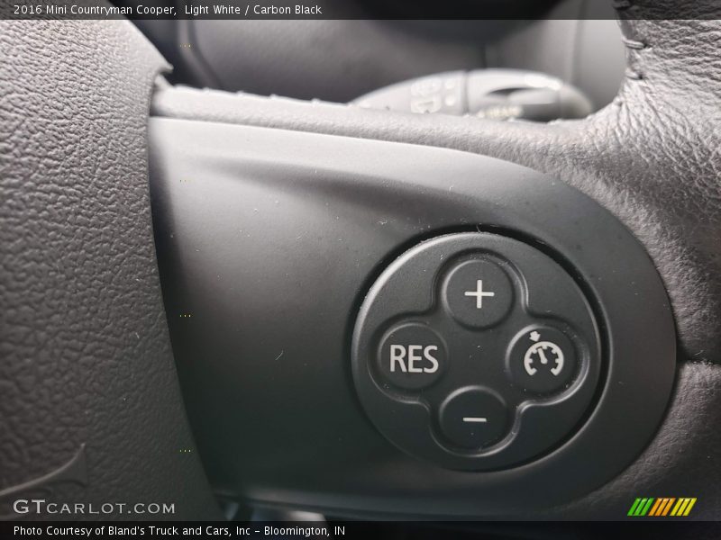 Light White / Carbon Black 2016 Mini Countryman Cooper