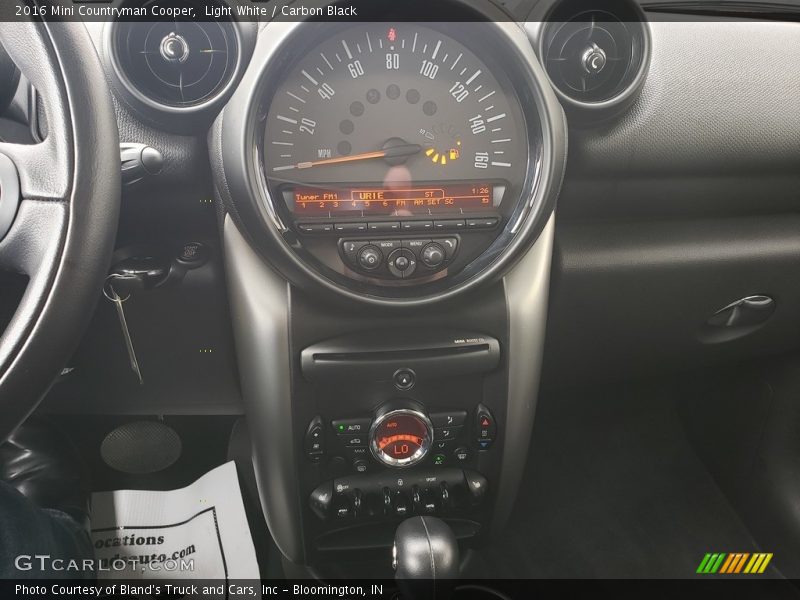 Light White / Carbon Black 2016 Mini Countryman Cooper