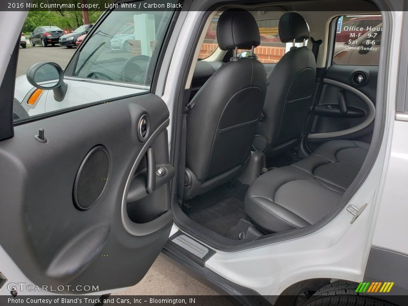 Light White / Carbon Black 2016 Mini Countryman Cooper